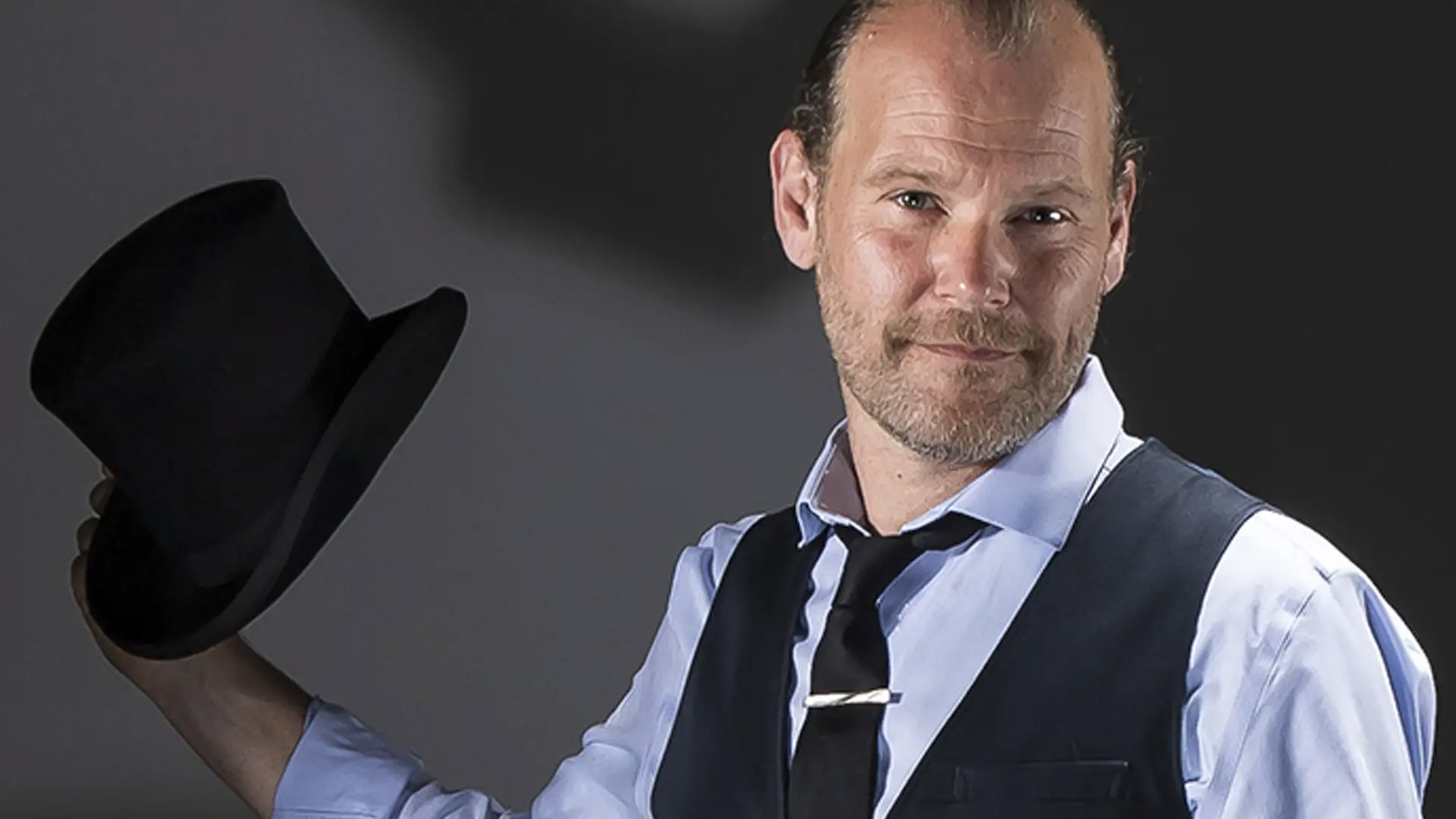 Anthony James, magicien mentaliste à Lyon, animation close-up