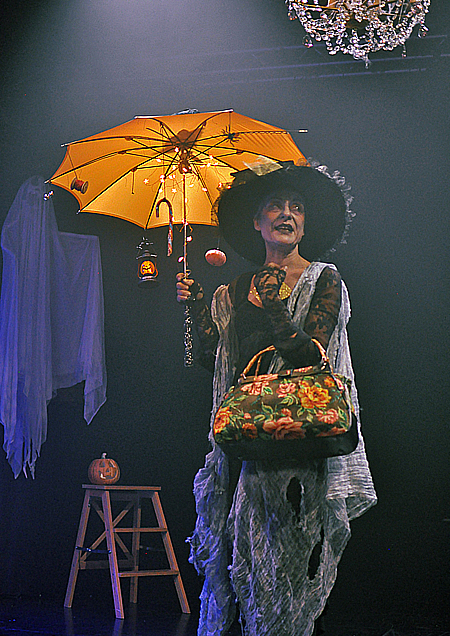 Le bal des fantômes - magie théâtrale - spectacle enfants - Halloween - fête foraine - magicien - Lyon - Paris - Chambéry - Grenoble - Bourg en Bresse - Dijon - Valence